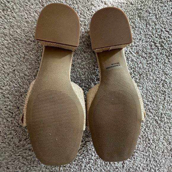 DV Dolce Vita Niece Raffia Block-Heel Buckle Slide Sandals - 9 - Picture 7 of 7